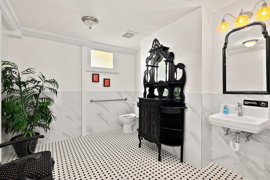 More Photos Of 444 S Beach St, Daytona Beach Hospitality For Sale