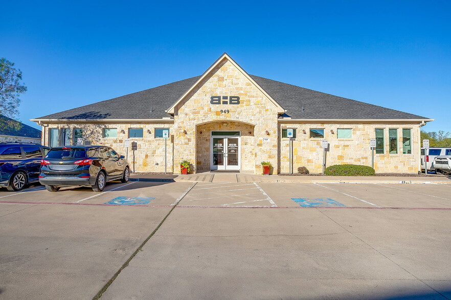 More Photos Of 949 Hilltop Dr, Weatherford Office For Lease