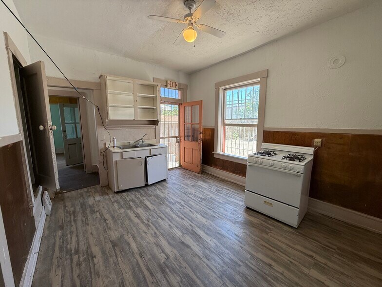 More Photos Of 1314 Magoffin Ave, El Paso Office Residential For Sale