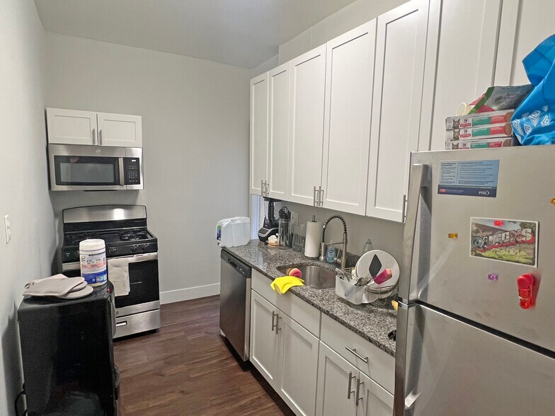 More Photos Of 7661 N Sheridan Rd, Chicago Apartments For Sale