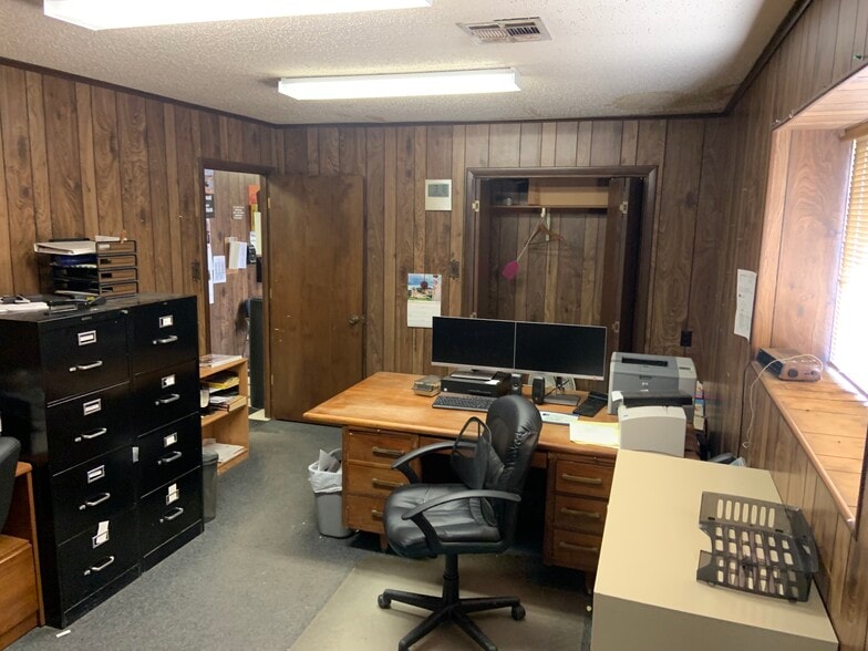 More Photos Of 1720 N Harvey Mitchell Pky, Bryan Industrial For Lease