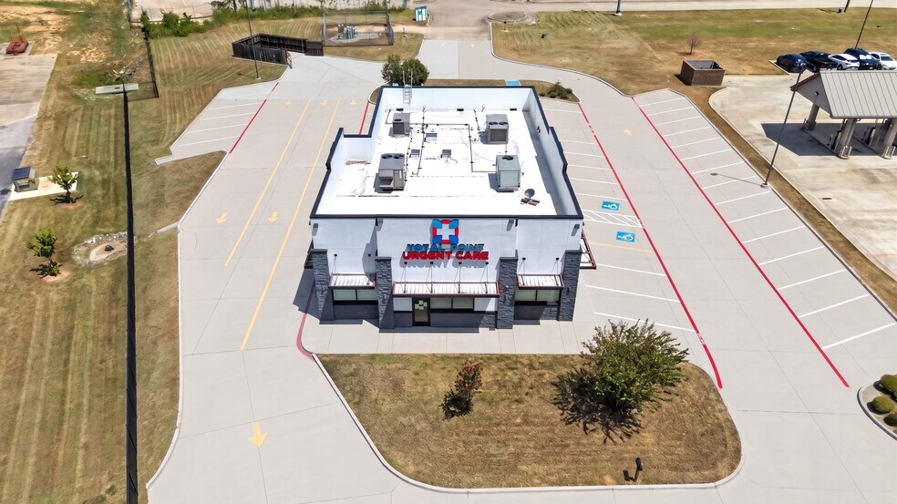 More Photos Of 804 W Main St, Hallsville Freestanding For Sale