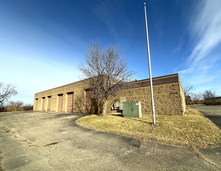 Primary Photo Of 4820 Wolf Rd, Dayton Service For Lease