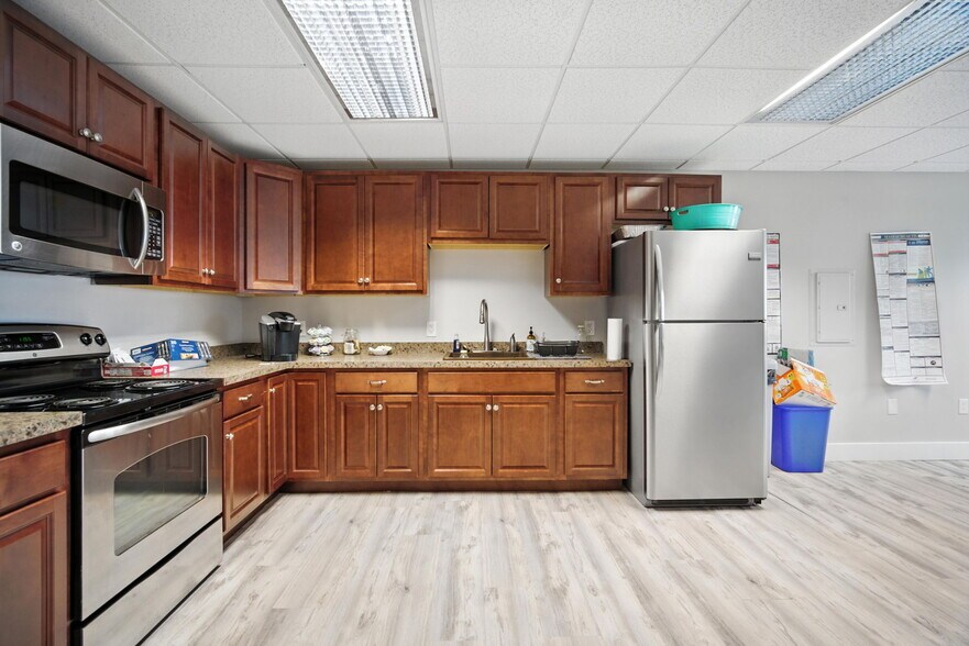 More Photos Of 1767 Northampton St, Holyoke Office Residential For Sale