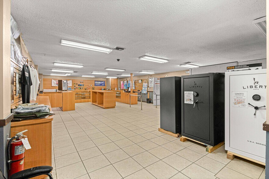 More Photos Of 1031 NE 16th St, Ocala Manufacturing For Sale