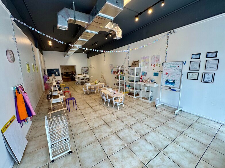 More Photos Of 2001-2017 Harrison St, Hollywood Restaurant For Lease