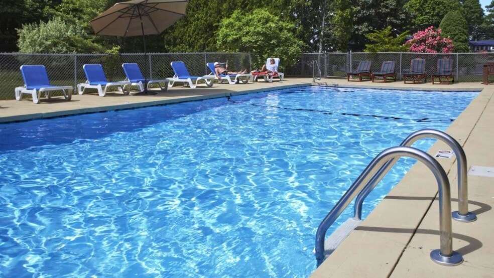 More Photos Of 7 Turbats Creek Rd, Kennebunkport Hotel For Sale
