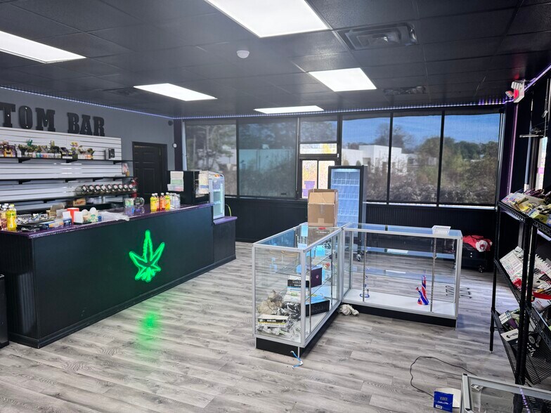 More Photos Of 902 W Panola St, Carthage Freestanding For Lease