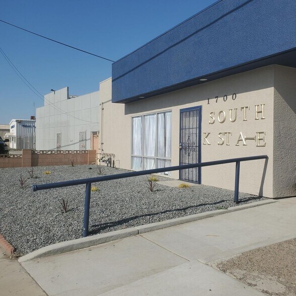 More Photos Of 1700 S K St, Tulare Storefront Retail Office For Lease