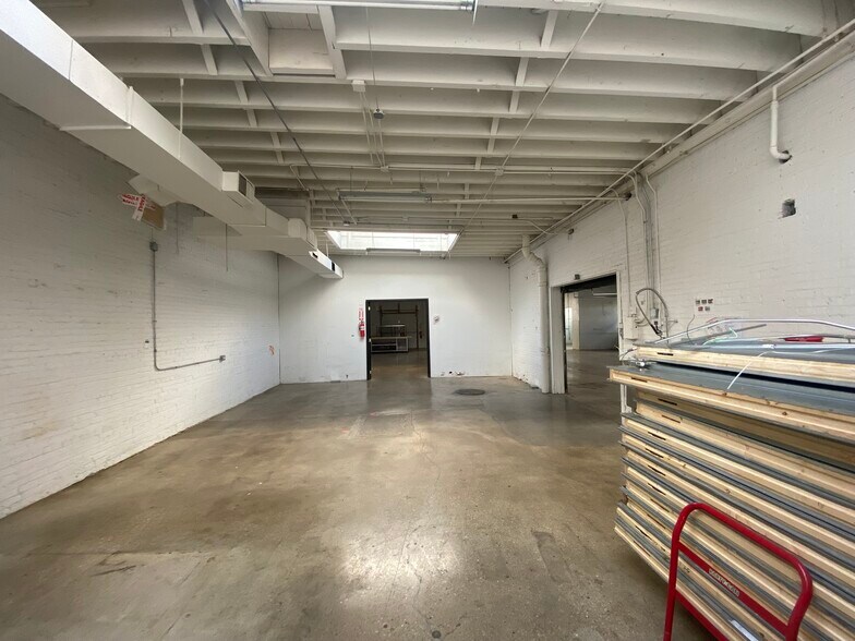 More Photos Of 1700 N Throop St, Chicago Office For Lease