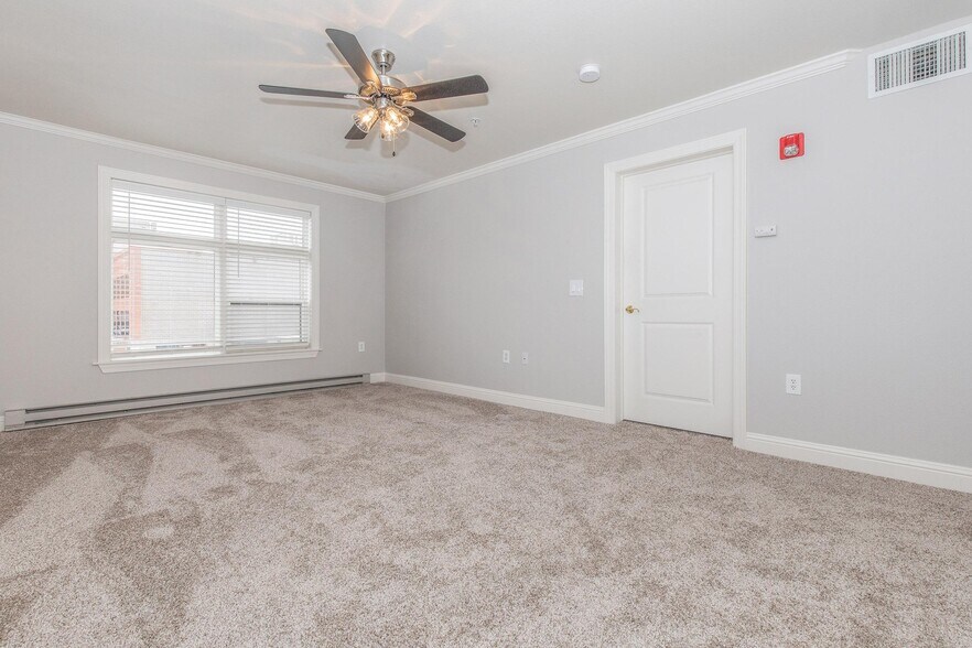 More Photos Of 1027 Washington Ave, Golden Apartments For Lease