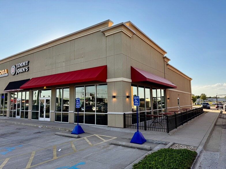 Primary Photo Of 5015 Hinkleville Rd, Paducah Restaurant For Lease