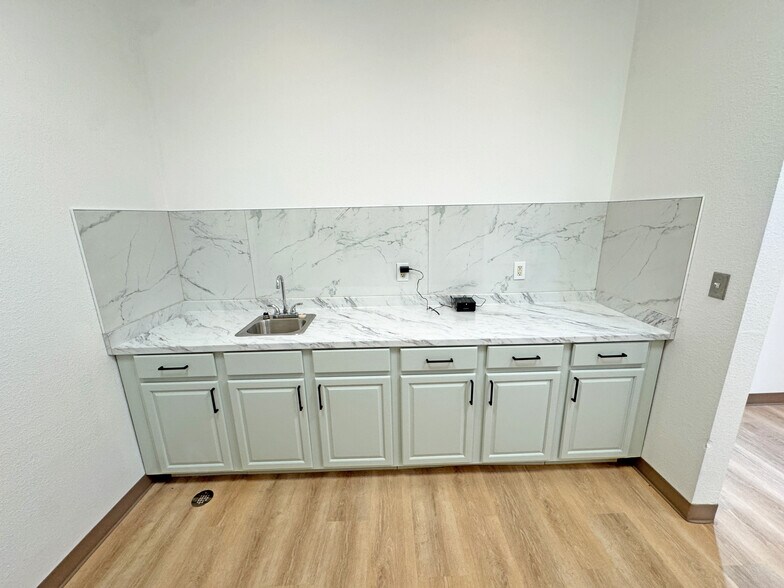 More Photos Of 1627 Columbia College Dr, Columbia Warehouse For Sale