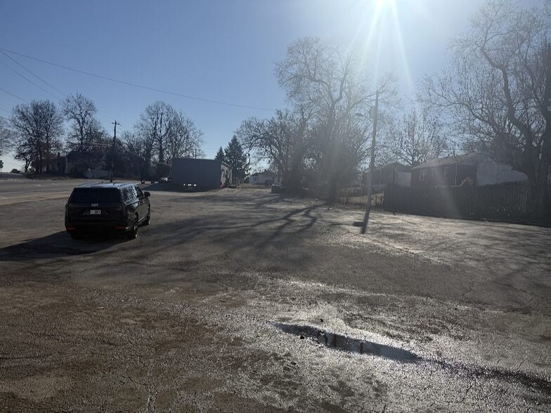 More Photos Of 932 Airport Rd, Ferguson Freestanding For Sale