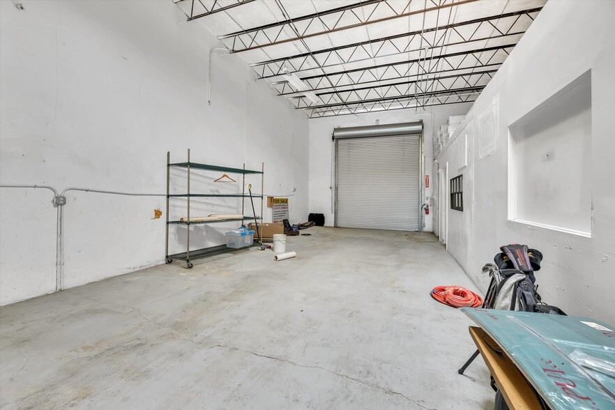 More Photos Of 224 NE 32nd Ct, Oakland Park Warehouse For Sale