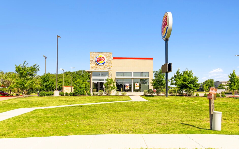 More Photos Of 1450 S Water St, Burnet Fast Food For Lease