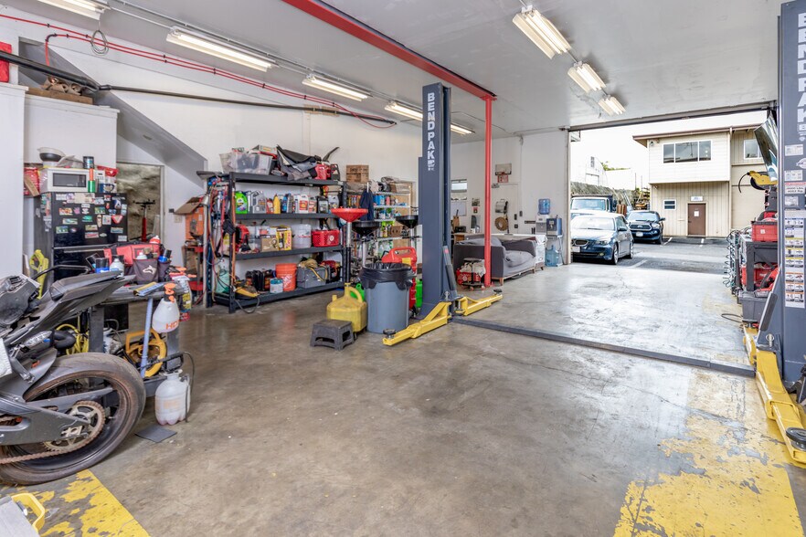 More Photos Of 4355 Lawehana St, Honolulu Industrial For Lease