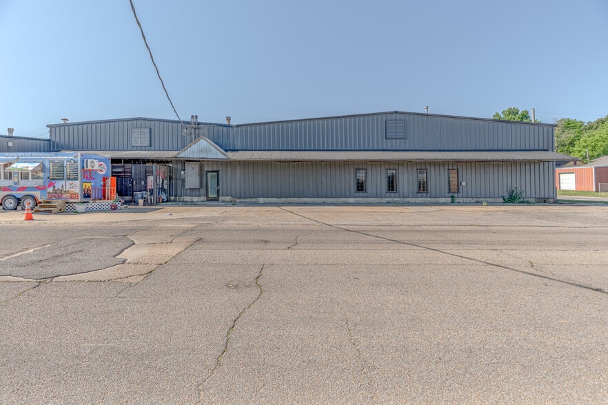 More Photos Of 301 Burke Ave, Jonesboro Warehouse For Sale