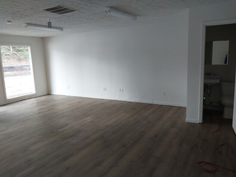 More Photos Of 2464 Winder Hwy, Dacula Storefront For Sale