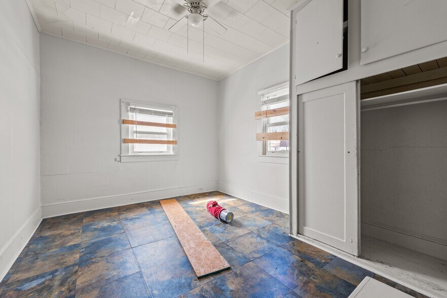 More Photos Of 421 Vine St, Eden Hotel For Sale