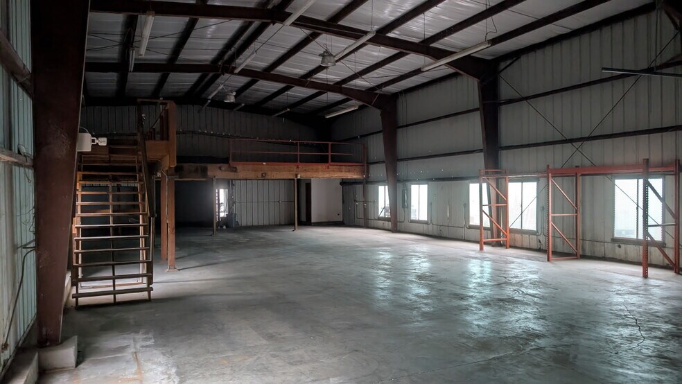 More Photos Of 4500 Clark Rd, Sarasota Warehouse For Lease