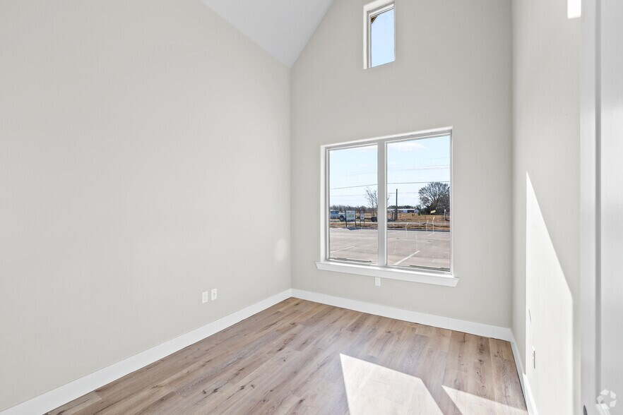 More Photos Of 5512 114th St, Lubbock Office For Sale