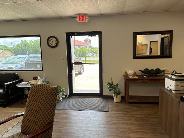 More Photos Of 1705 N Main St, Cleburne Auto Dealership For Lease