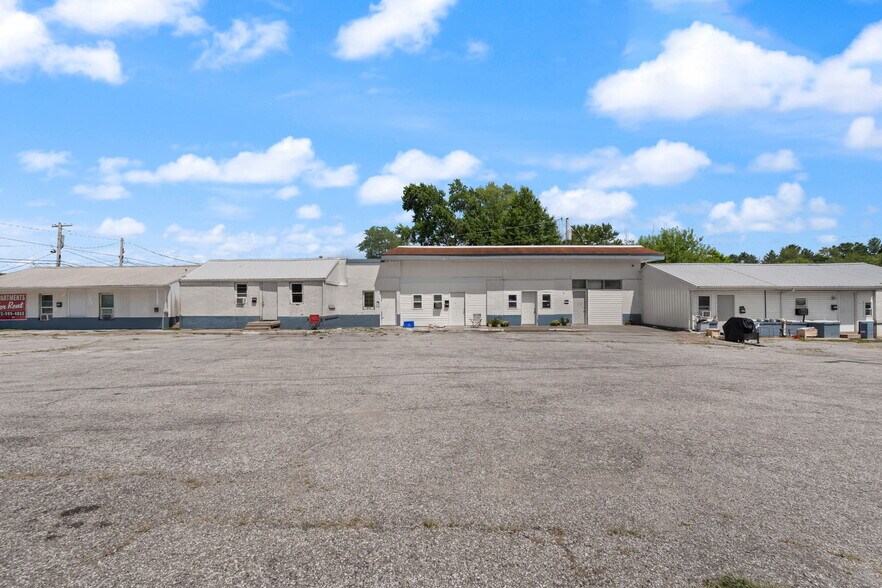 More Photos Of 513-525 N Gardner St, Scottsburg Storefront For Sale