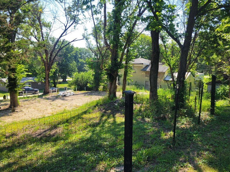 More Photos Of 505 S 4th St, Clarksville Land For Sale