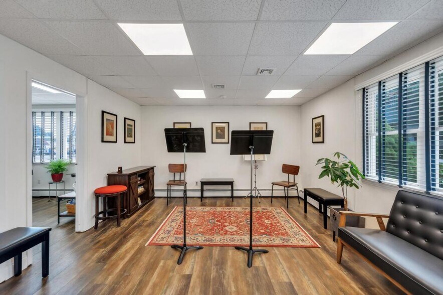 More Photos Of 2539 Middle Country Rd, Centereach Office For Lease