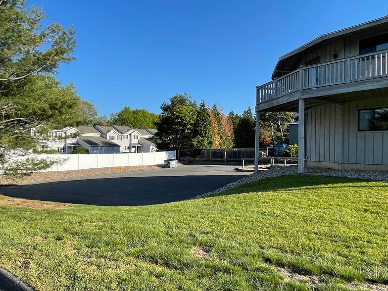 More Photos Of 1006 S Main St, Plantsville Office For Sale