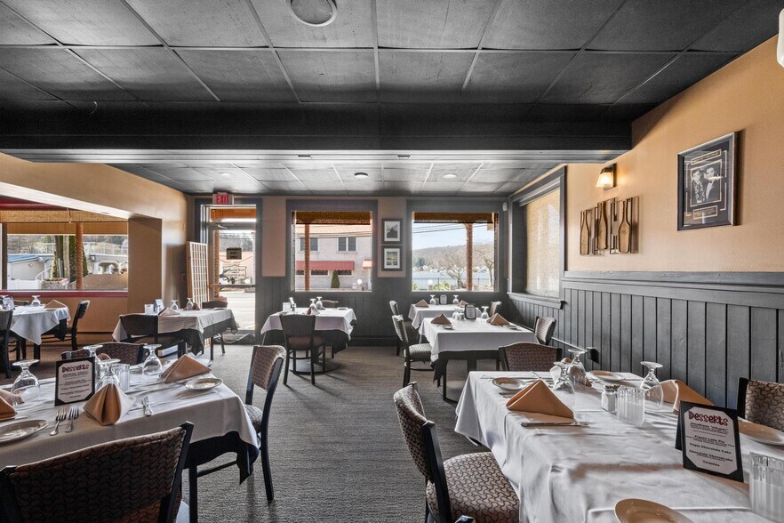 More Photos Of 31 Lakeside Dr, Harveys Lake Restaurant For Sale