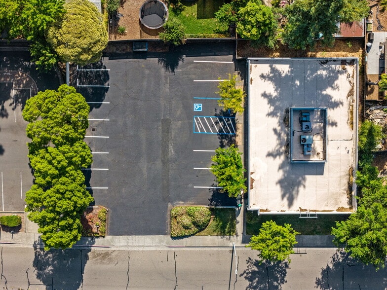 More Photos Of 2112 Armory Dr, Santa Rosa Freestanding For Sale