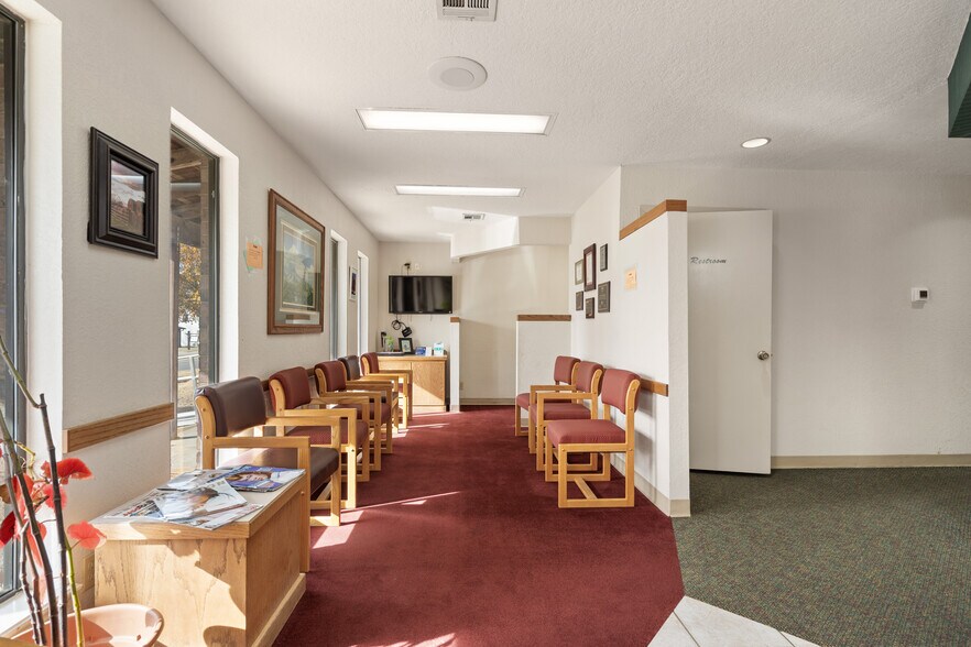 More Photos Of 715 12th Ave NW, Ardmore Medical For Sale