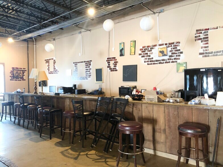 More Photos Of 901 Elm St, Tioga Restaurant For Sale