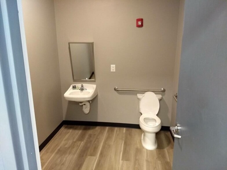 More Photos Of 7064 Sampey Rd, Groveland Light Manufacturing For Lease