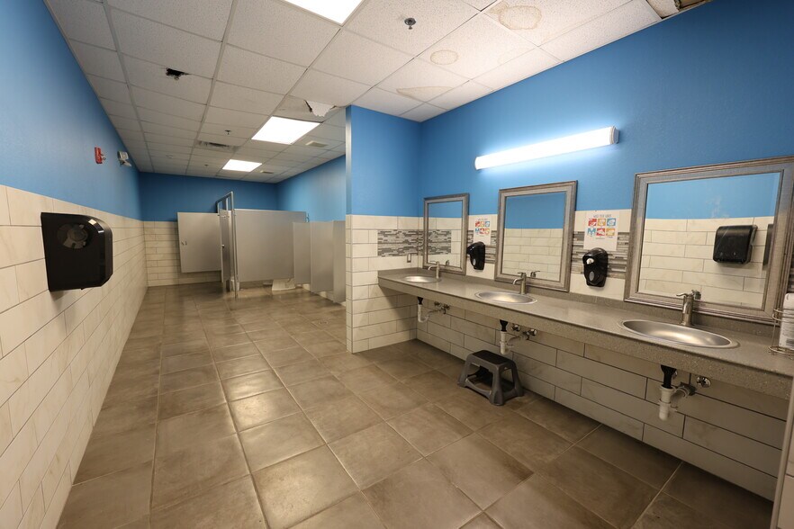 More Photos Of 1122 S 2nd St, Cabot Industrial For Sale