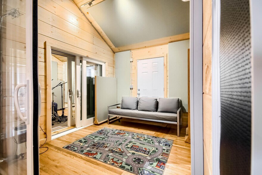 More Photos Of 1440 Woodmont Ln, Atlanta Loft Creative Space For Sale