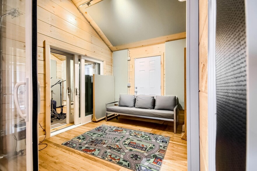 More Photos Of 1440 Woodmont Ln, Atlanta Loft Creative Space For Sale