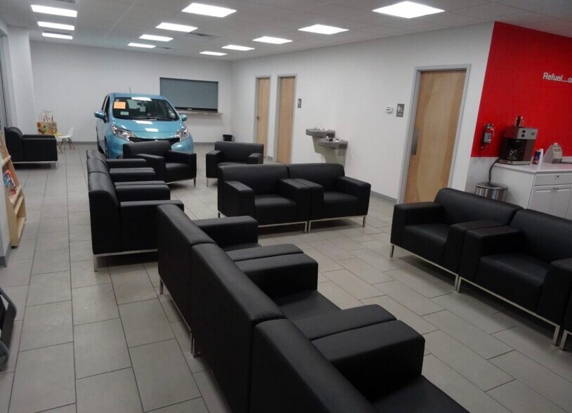 More Photos Of 813 S Parkway St, Corinth Auto Dealership For Sale