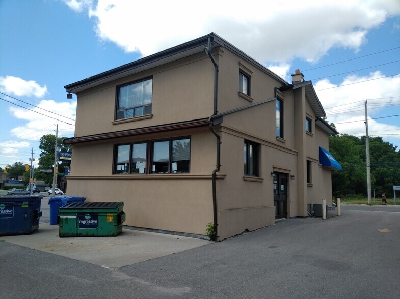 More Photos Of 421 Dundas St E, Whitby Freestanding For Lease