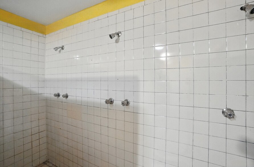 More Photos Of 603 S Broadway St, Dayton Warehouse For Sale