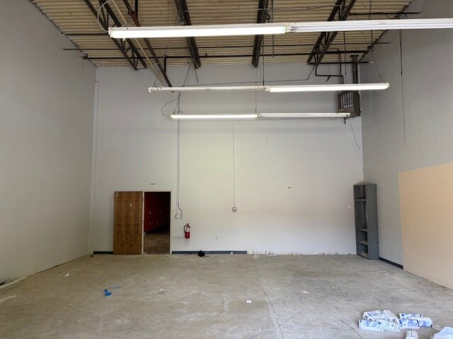 More Photos Of 32111 Aurora Rd, Solon Light Manufacturing For Lease