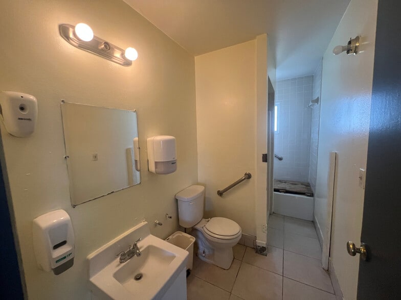 More Photos Of 4527 Carter St, Orlando Daycare Center For Lease