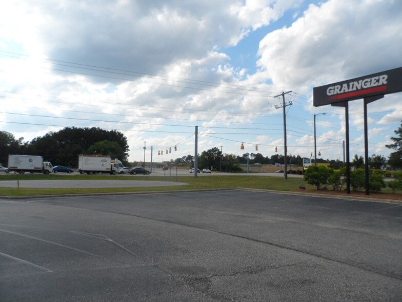 More Photos Of 2915 Gillespie St, Fayetteville Flex For Sale