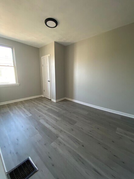 More Photos Of 106 Birch St, Manchester Apartments For Sale