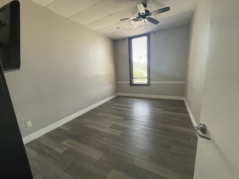 More Photos Of 10702 W Peoria Ave, Sun City Freestanding For Lease