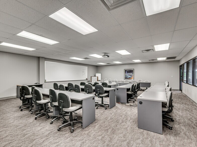 More Photos Of 7301 NW Expressway, Oklahoma City Office For Lease
