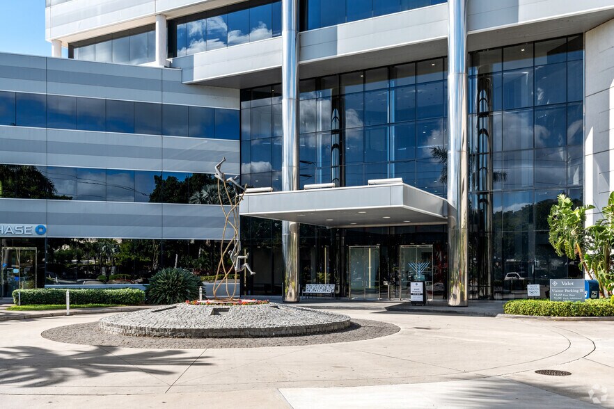 More Photos Of 19495 Biscayne Blvd, Aventura Office For Lease