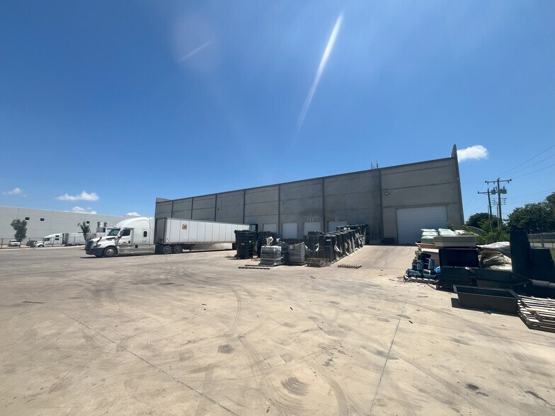 More Photos Of 4700 SW 25th Cir, Oklahoma City Warehouse For Lease